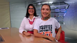Priscila Belfort recebe Dina Carmona no estúdio da RBA TV para gravação.