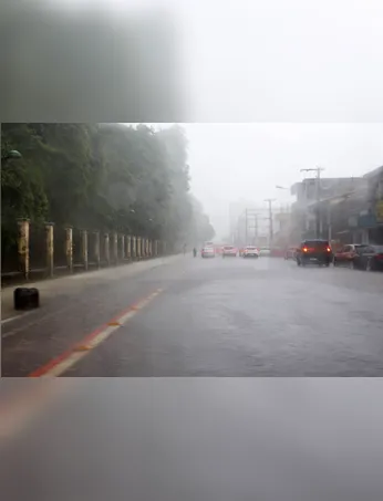 Durante 28h, choveu quase metade do previsto para o mês de abril em Belém.