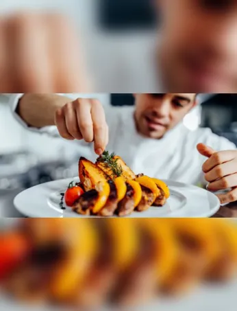 São ofertadas 60 vagas, distribuídas em dois turnos: 30 no vespertino e 30 no noturno.