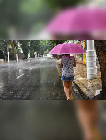 Belém terá um dia com o céu bastante encoberto e chuvas.