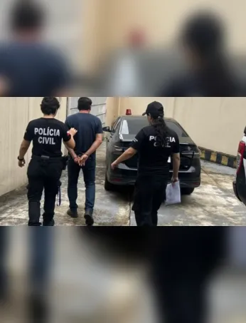 Em depoimento à direção da escola, uma das adolescentes relatou que, em agosto do ano passado, o homem tentou beijá-la à força dentro da guarita.