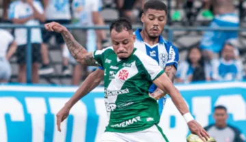 Imagem ilustrativa da imagem Com gol de pênalti no fim, Tuna Luso vence o Paysandu no clássico paraense