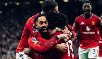 Imagem ilustrativa da imagem Brasileiro brilha e Manchester United vence City em derby inglês
