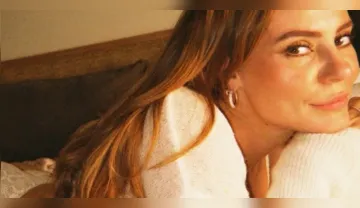 Imagem ilustrativa da imagem Paolla Oliveira posa de lingerie e recebe chuva de elogios