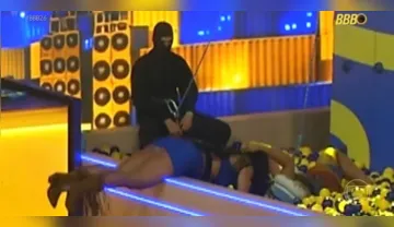 Imagem ilustrativa da imagem VÍDEO: BBB exibe momento íntimo entre Chaiany e Marciele