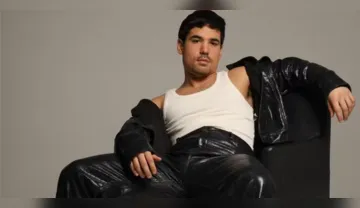 Imagem ilustrativa da imagem Galã de “Malhação” aparece nu em cartaz de peça. Veja!