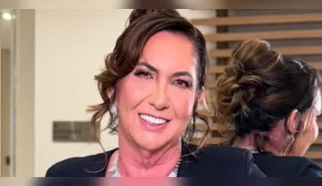 Imagem ilustrativa da imagem Mãe de Virginia posa de biquíni após cirurgia plástica