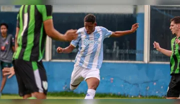 Imagem ilustrativa da imagem Paysandu paga premiação e Klayvert surpreende ao presentear a mãe