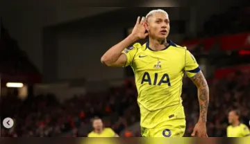 Imagem ilustrativa da imagem Richarlison marca no fim e Tottenham empata com o Liverpool