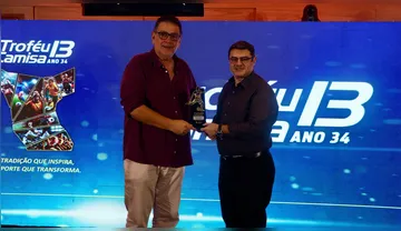 Imagem ilustrativa da imagem Remo recebe 5 premiações no Troféu Camisa 13; veja os destaques