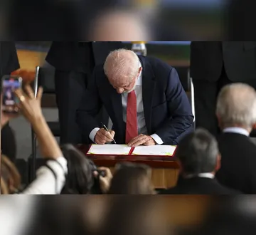 Imagem ilustrativa da imagem Lula veta integralmente PL da Dosimetria