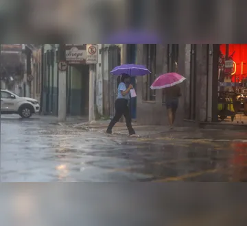 Imagem ilustrativa da imagem Belém amanhece debaixo de chuva neste sábado, 28