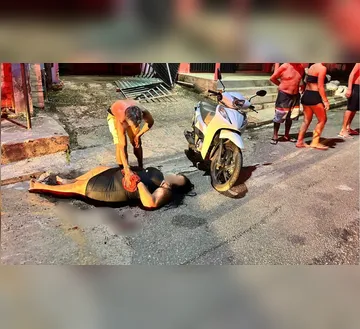 Imagem ilustrativa da imagem Mulher é atacada com garfo de churrasco durante briga no Beira Rio