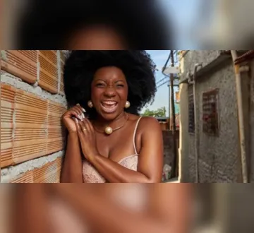 Imagem ilustrativa da imagem Quem é Adriana Araújo, sambista que está em coma após aneurisma