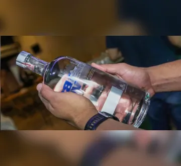 Imagem ilustrativa da imagem Anvisa alerta para riscos de bebidas alcoólicas sem procedência no Réveillon