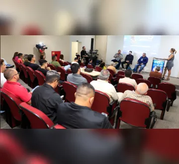 Imagem ilustrativa da imagem Troféu Camisa 13 debate transformações na imprensa esportiva