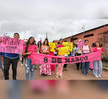 Imagem ilustrativa da imagem Alunos de Morada Nova caminham pelo fim da violência à mulher