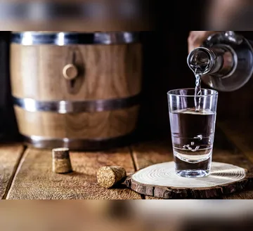 Imagem ilustrativa da imagem Conheça 6 receitas doces e salgadas com cachaça para inovar na cozinha