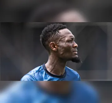 Imagem ilustrativa da imagem Após gols contra, Tchamba reconhece "dia ruim" em derrota do Remo