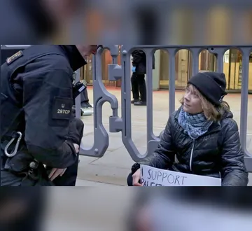 Imagem ilustrativa da imagem Greta Thunberg é presa no Reino Unido durante protesto