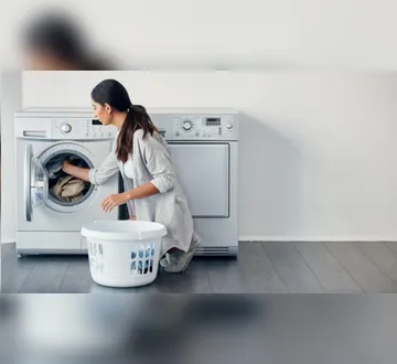 Imagem ilustrativa da imagem Qual é o melhor horário para economizar energia ao lavar as roupas? Veja!