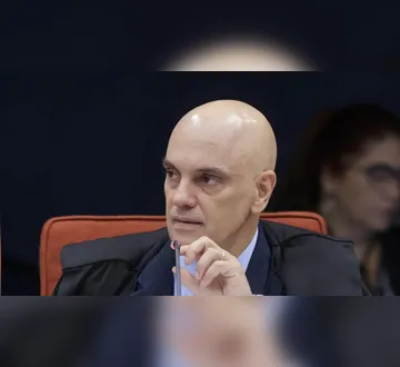 Imagem ilustrativa da imagem Moraes aponta 'modus operandi' sobre risco de fuga para ordenar domiciliar a condenados