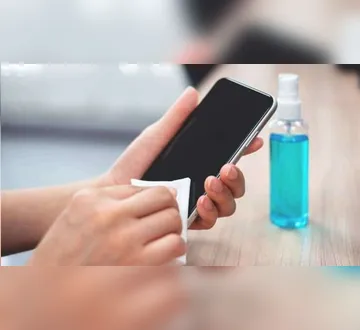 Imagem ilustrativa da imagem Veja cinco itens de limpeza que você nunca deve usar no celular