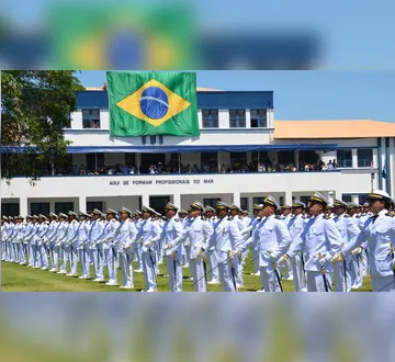 Imagem ilustrativa da imagem Marinha abre concursos com salários que passam de R$ 9 mil