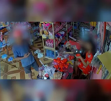 Imagem ilustrativa da imagem VÍDEO: Vendedora usa vassoura para expulsar homem após atos obscenos