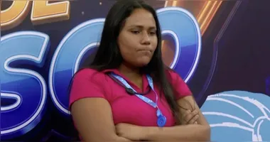 A sister correu e foi a primeira a alcançar o telefone.