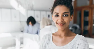 A carga laboral feminina no Brasil tem se aproximado da tendência de horas trabalhadas em países com produtividade e estrutura demográfica semelhantes.
