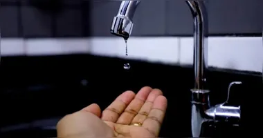 A empresa recomenda que os moradores armazenem água.