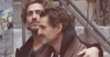 Rumores sobre um romance entre Pedro Pascal e Rafael Olarra ganham força após registros de paparazzi em Nova York