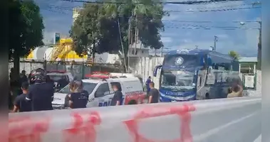 Torcedores do Remo protestam contra desempenho após eliminação na Copa Verde.