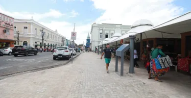 Imagem ilustrativa da imagem Prefeitura de Belém ordena e limpa calçadão do Ver-o-Peso