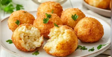 Imagem ilustrativa da imagem Bolinho de arroz simples transforma sobras em petisco irresistível