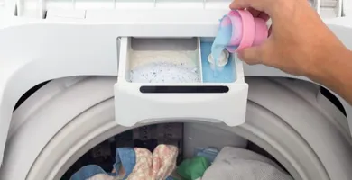 Imagem ilustrativa da imagem &nbsp;Põe sabão demais na máquina de lavar? Veja o que acontece se exagerar