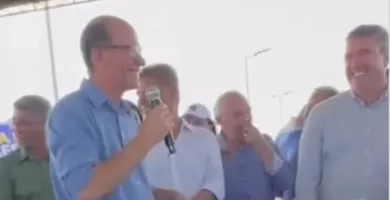 Imagem ilustrativa da imagem Piada de duplo sentido arranca risadas em evento com governador