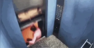 Imagem ilustrativa da imagem Vídeo: homem escapa de esmagamento por elevador na Índia