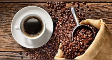 O uso de garrafas térmicas adequadas ajuda a preservar o sabor e o aroma do café ao longo do dia