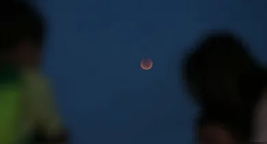 A observação dependerá principalmente das condições meteorológicas e da posição da Lua no horizonte ao amanhecer