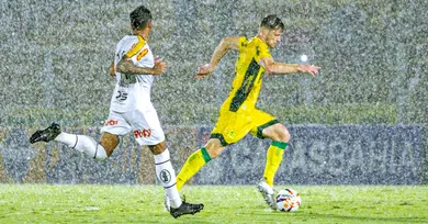 Imagem ilustrativa da notícia: Chuva interrompe jogo no Paulista e pode adiar Remo x Mirassol
