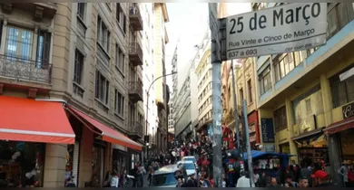 A rua 25 de Março é uma das mais movimentadas do Brasil em razão do comércio pulsante na região