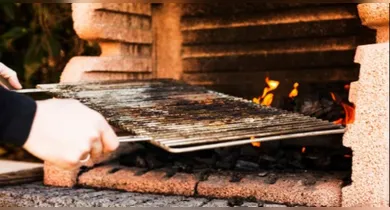 Misturas caseiras fazem toda a diferença para deixar a grelha pronta para o próximo churrasco.