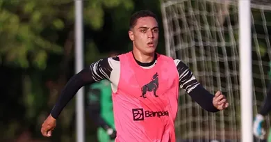 Imagem ilustrativa da notícia: Paysandu renova contrato com zagueiro Luccão