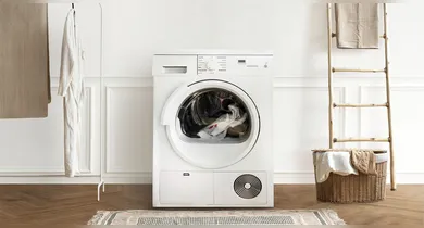 Muito necessária e imprescindível, a máquina de lavar facilita a limpeza de roupas e tecidos com rapidez e praticidade.