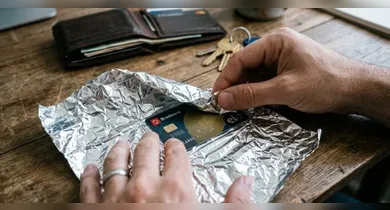 Proteja seu cartão com papel alumínio