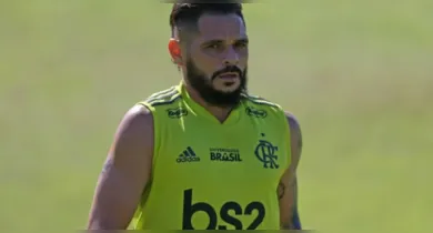 Pará, ex-Flamengo e Santos, protagonizou um momento inusitado durante partida da Copa da Paz, em Paraisópolis (SP).