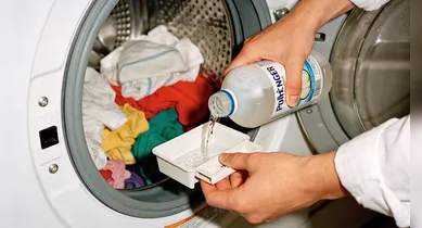 Imagem ilustrativa da notícia: Vinagre na máquina de lavar: pode usar para as roupas ou não?