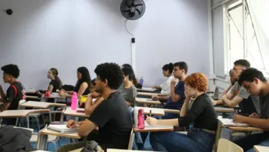 Candidatos chegam cedo aos locais de prova para a etapa decisiva do concurso da Sefa PA, que reúne milhares de inscritos em todo o estado.